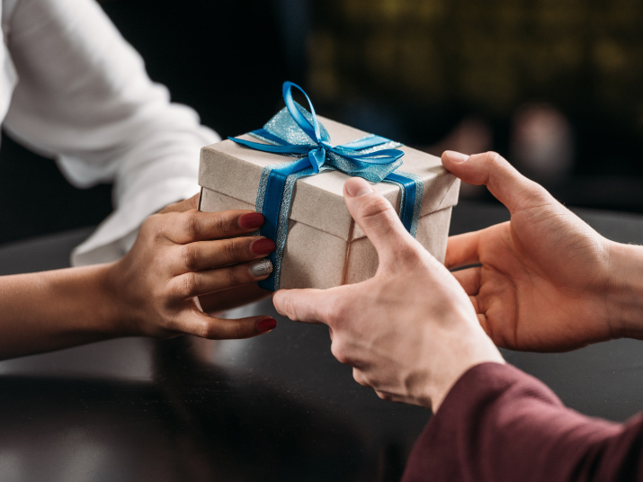Why-give-your-client-a-closing-gift